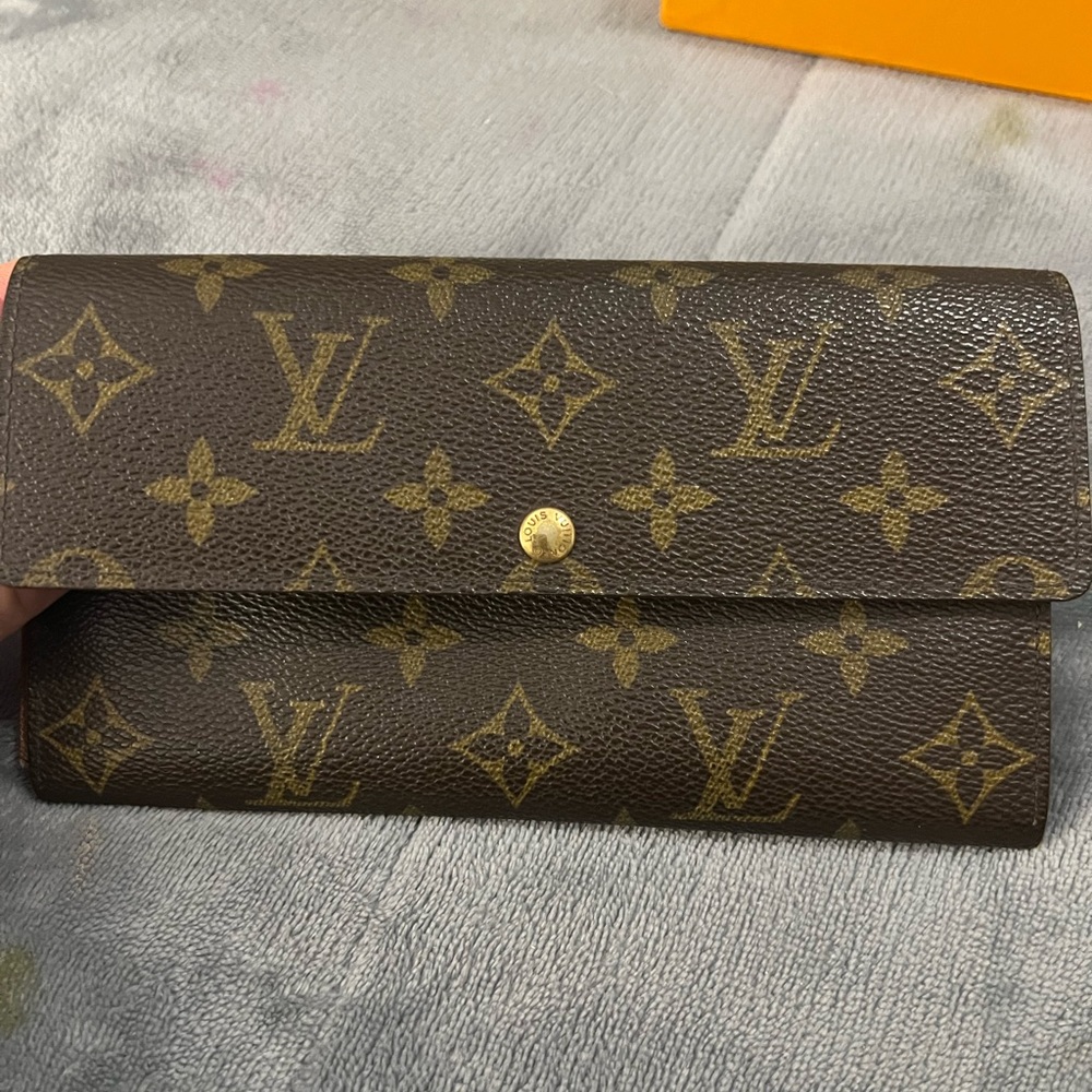 LV authentic monogram Sarah wallet